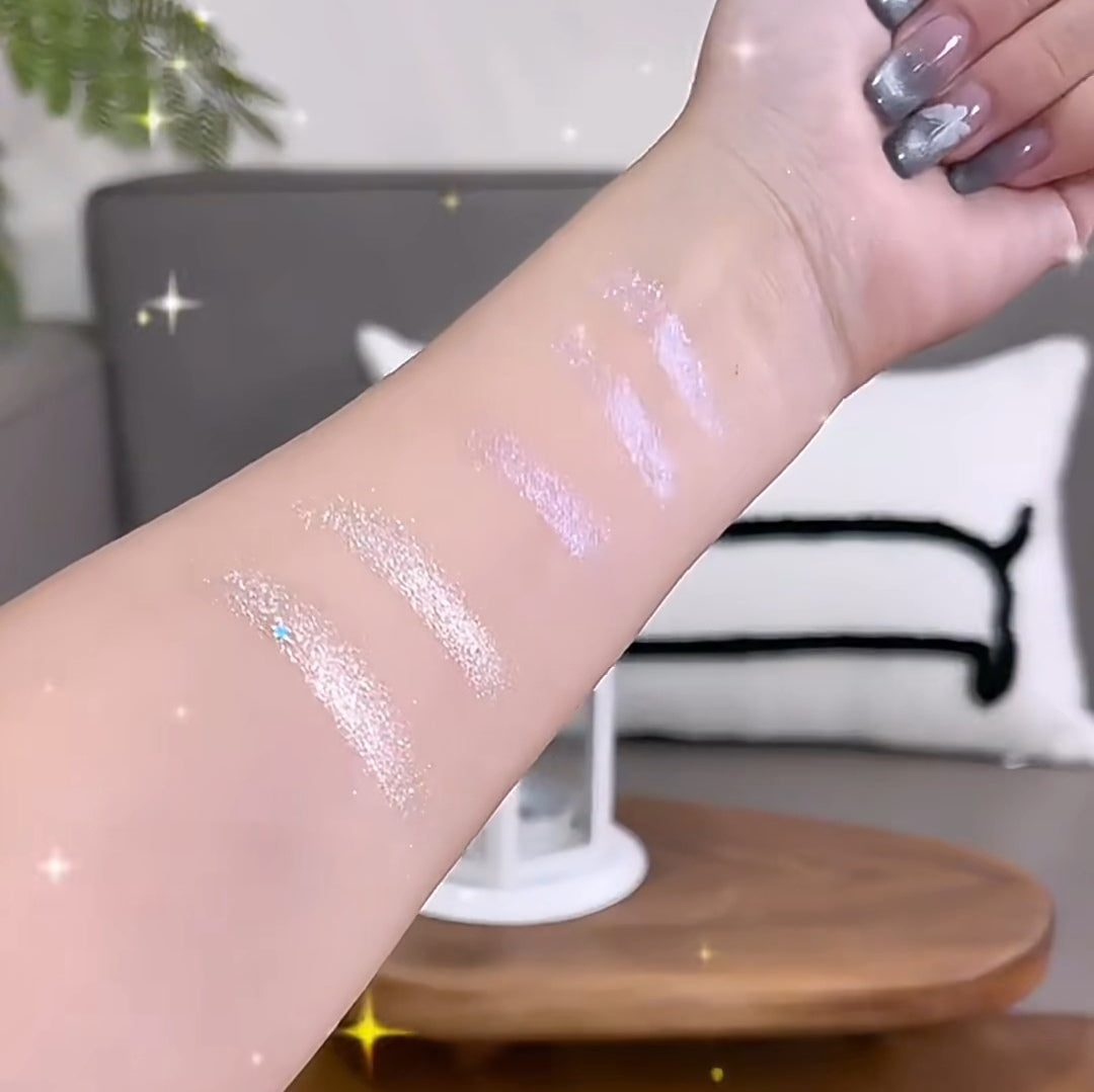 Baby Elephant Cosmic Wonders Dual-Tone Eyeshadow 2g 红色小象宇宙奇趣双色眼影