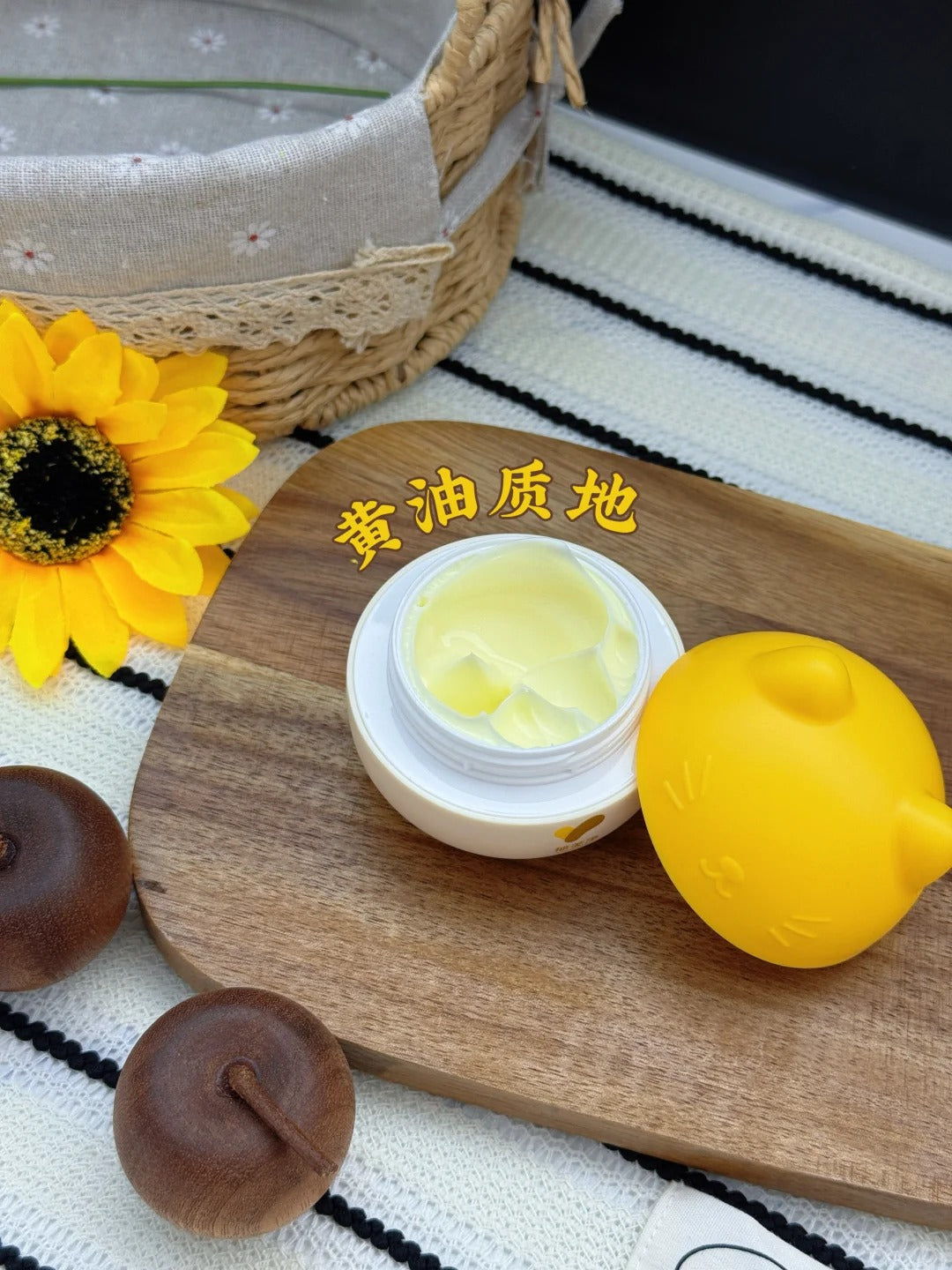 YUMEIJING Egg Yolk Oil Balancing Cream 40g 郁美净蛋黄油安心霜